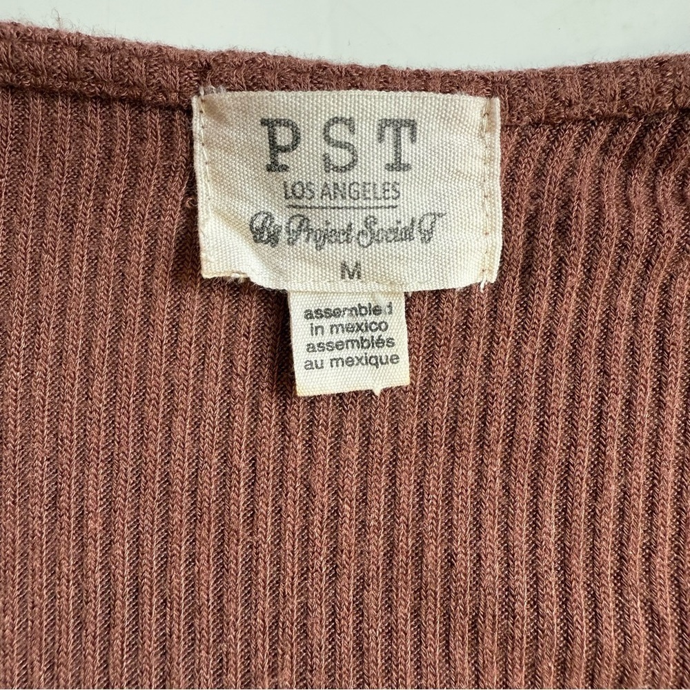 PST Brown Ribbed Knit Surplice Faux Wrap Deep V-Neck Short Sleeve Top Size M - Picture 6 of 11